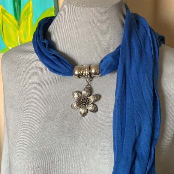 Women’s scarves - Picture 4 of 6